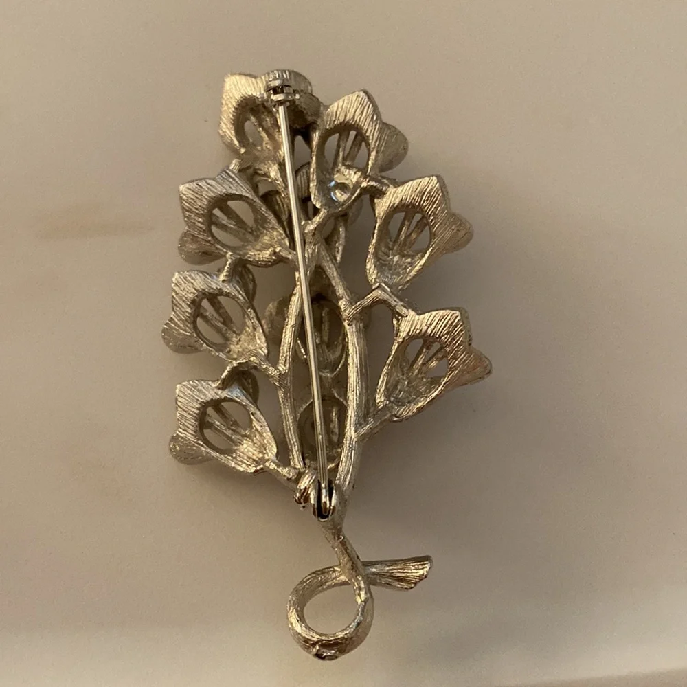 9 Vintage Floral Flower Themed Pins Brooches incl Sarah Coventry Avon Monet - Picture 11 of 16